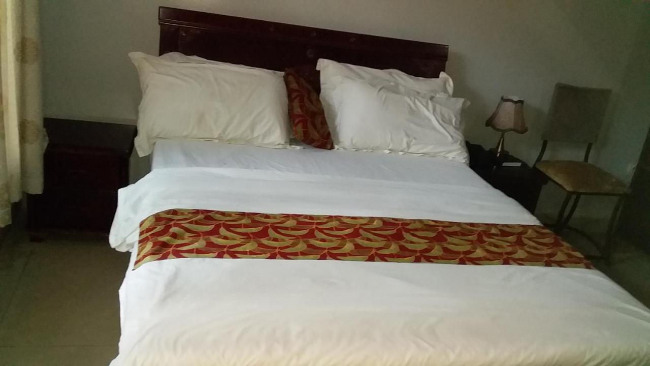 Random Park Hotel Kigali Ngoại thất bức ảnh