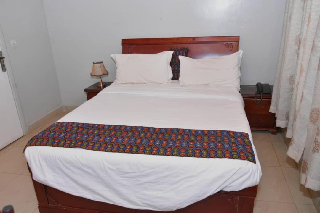 Random Park Hotel Kigali Ngoại thất bức ảnh